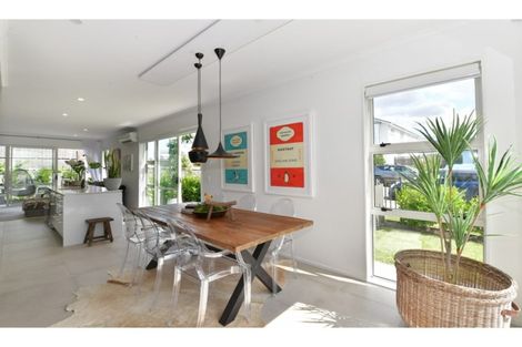 Photo of property in 2 Couldrey Crescent, Red Beach, 0932