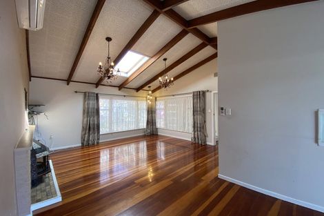 Photo of property in 53 Chatsworth Crescent, Pakuranga Heights, Auckland, 2010