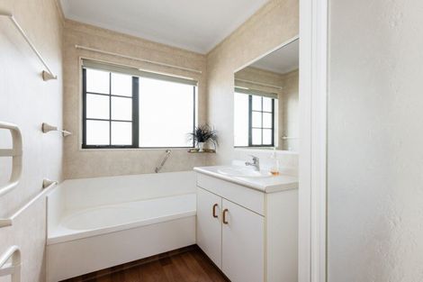 Photo of property in 1/2 Spriggs Crescent, Greenmeadows, Napier, 4112