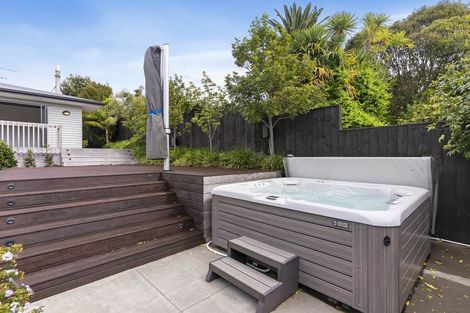 Photo of property in 19 Reydon Place, Cockle Bay, Auckland, 2014