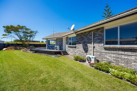 Photo of property in 15 Advocate Place, Randwick Park, Auckland, 2105