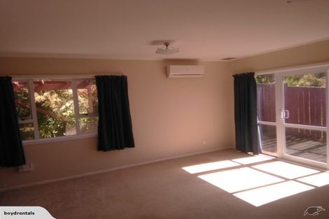 Photo of property in 23b Somes Crescent, Newlands, Wellington, 6037