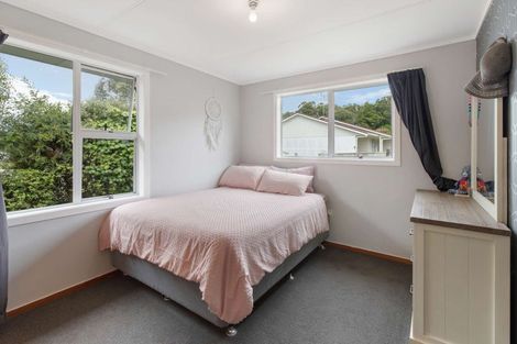 Photo of property in 85 Riversdale Drive, Merrilands, New Plymouth, 4312