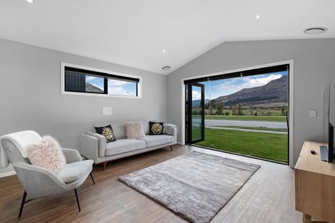 Photo of property in 21 Bannister Street, Jacks Point, Queenstown, 9371