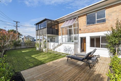 Photo of property in 1/33 Eversleigh Road, Belmont, Auckland, 0622