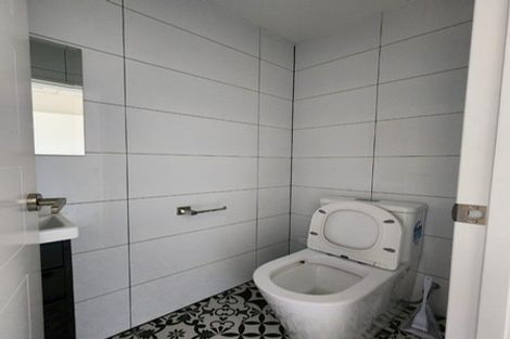 Photo of property in 128b Hutchinsons Road, Bucklands Beach, Auckland, 2014