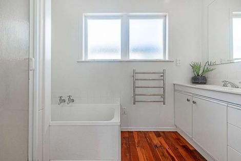 Photo of property in 16b Campbell Street, Waiuku, 2123