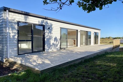 Photo of property in 107 Hamilton Drive, Waiuku, 2123