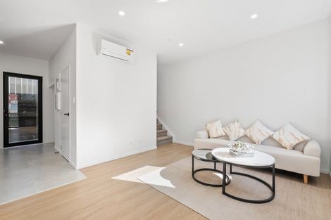 Photo of property in 9/20 Seabrook Avenue, New Lynn, Auckland, 0600