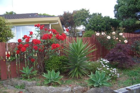 Photo of property in 2/15 Ballater Place, Highland Park, Auckland, 2010