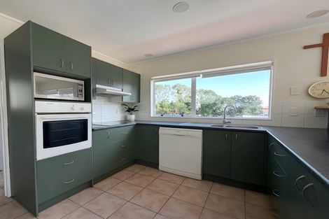 Photo of property in 11 Mira Place, Windsor Park, Auckland, 0632