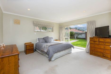 Photo of property in 4 Emerald Hill Drive, Birchville, Upper Hutt, 5018