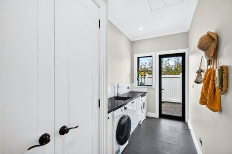 Photo of property in 80 Station Road, Kumeu, 0891