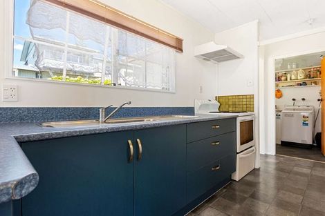 Photo of property in 37 Stratford Drive, Cable Bay, 0420