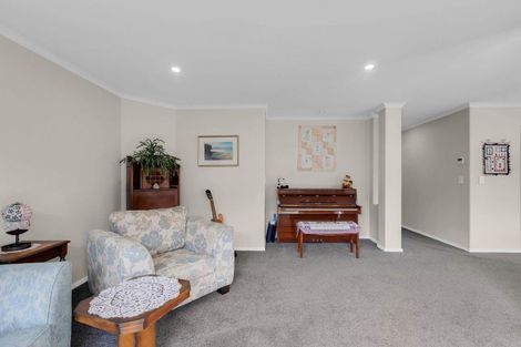 Photo of property in 42 Edgeview Crescent, Fitzroy, Hamilton, 3206