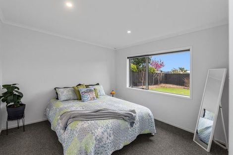 Photo of property in 14 Malbec Place, Huapai, Kumeu, 0810