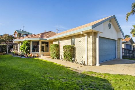 Photo of property in 77 Santa Monica Drive, Papamoa Beach, Papamoa, 3118