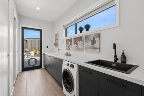 Photo of property in 3 Alan Livingston Drive, Cambridge, 3434