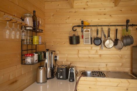 Photo of property in 11 Amelia Street, Woodville, 4920