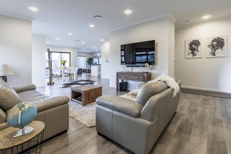 Photo of property in 15 Van Rixel Drive, Kumeu, 0810