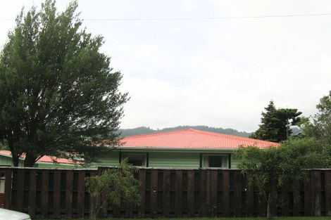 Photo of property in 2 Gribble Grove, Stokes Valley, Lower Hutt, 5019