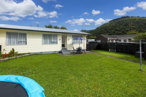 Photo of property in 11b Gemstone Drive, Birchville, Upper Hutt, 5018