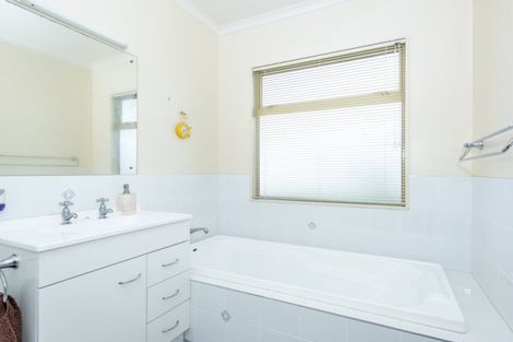 Photo of property in 19 Margaret Place, Lytton West, Gisborne, 4010