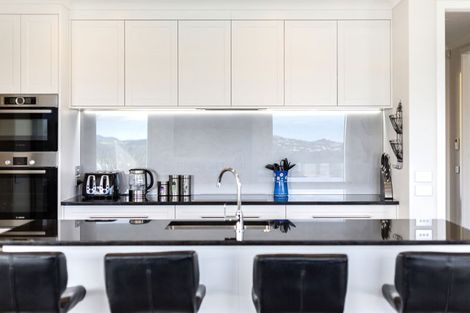 Photo of property in 7 Manapouri Lane, Aotea, Porirua, 5024