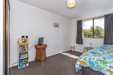 Photo of property in 15 Lowry Avenue, Redwood, Christchurch, 8051