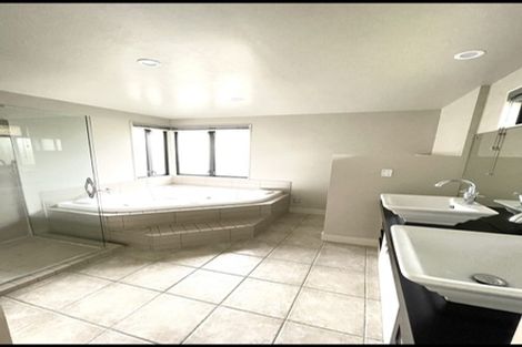 Photo of property in 10 Rangi Avenue, Schnapper Rock, Auckland, 0632