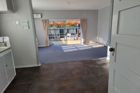 Photo of property in 9 Waiohua Road, Greenlane, Auckland, 1061