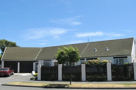 Photo of property in 43 Delaware Crescent, Russley, Christchurch, 8042