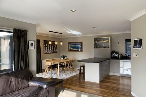 Photo of property in 11 Sylvan Way, Silverstream, Upper Hutt, 5019