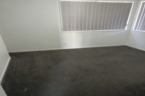 Photo of property in 2/24 Janese Place, Weymouth, Auckland, 2103