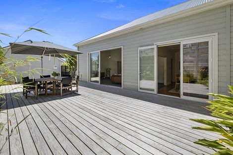 Photo of property in 56 Gilbert Street, New Plymouth, 4310