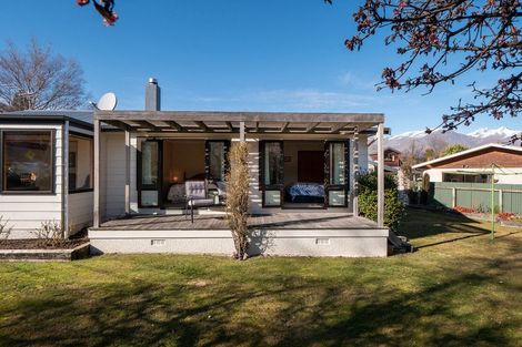 Photo of property in 42 Adamson Drive, Arrowtown, 9302