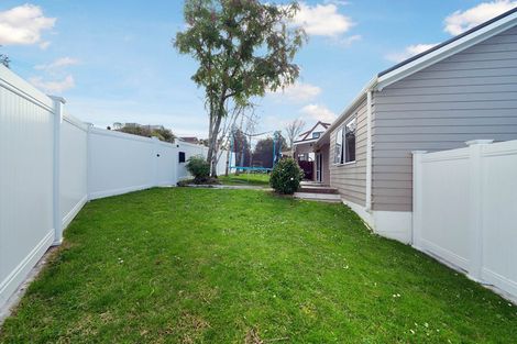 Photo of property in 1 Riesling Place, Henderson, Auckland, 0612