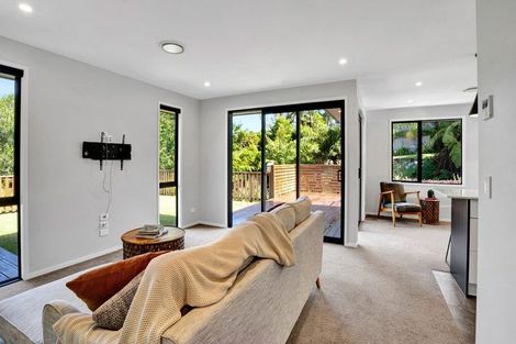 Photo of property in 8 Matau Lane, Ferndale, New Plymouth, 4310