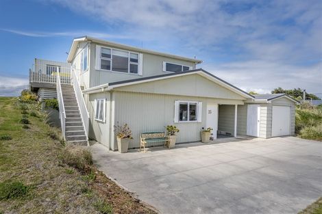 Photo of property in 35 Marine Parade South, Foxton Beach, Foxton, 4815
