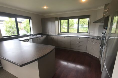Photo of property in 17 James Nairn Grove, Riverstone Terraces, Upper Hutt, 5018