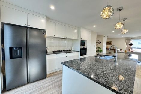 Photo of property in 8 Pakaraka Drive, Papakura, 2110