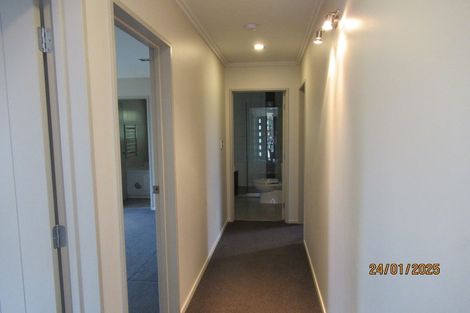 Photo of property in 4313a Great North Road, Glendene, Auckland, 0602