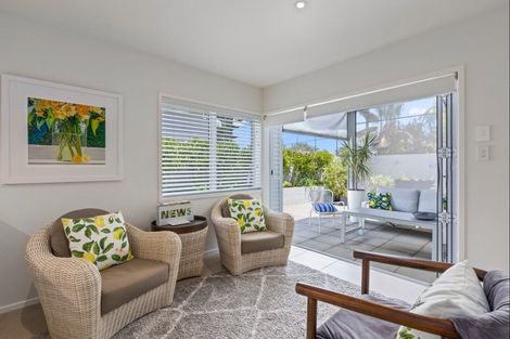 Photo of property in 7 Marellen Drive, Red Beach, 0932