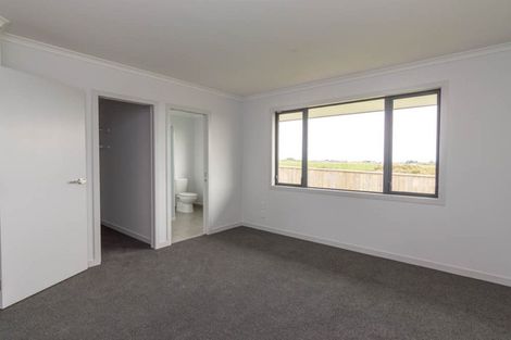 Photo of property in 35 Silicon Way, Fitzherbert, Palmerston North, 4410