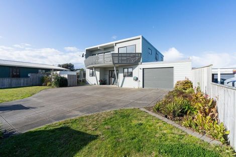 Photo of property in 64 Kahukura Avenue, Waitarere Beach, Levin, 5510