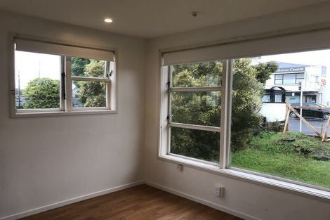 Photo of property in 1/4 Shakespeare Road, Milford, Auckland, 0620