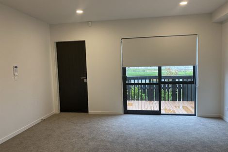 Photo of property in 3/3 Beach Road, Te Atatu Peninsula, 0610