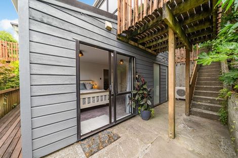 Photo of property in 33 Oak Avenue, Paremata, Porirua, 5024