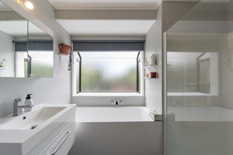 Photo of property in 42 Cromwell Drive, Fitzroy, Hamilton, 3206