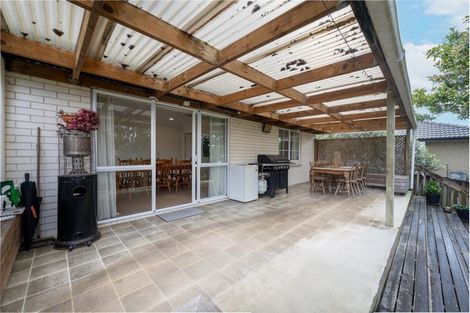 Photo of property in 198 Botany Road, Botany Downs, Auckland, 2010